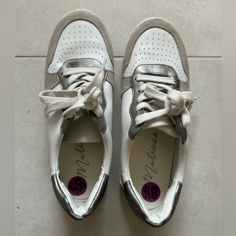 Matisse Women's White and Gray Sneakers in Size 8.5